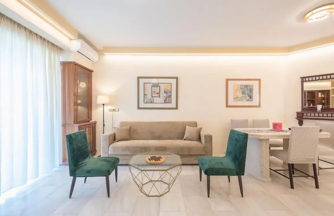 Central 3Br Apartment Next To Panormou Metro!-1