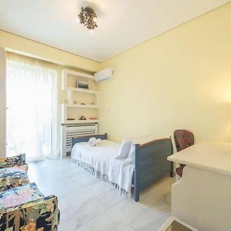 Central 3Br Apartment Next To Panormou Metro!-3